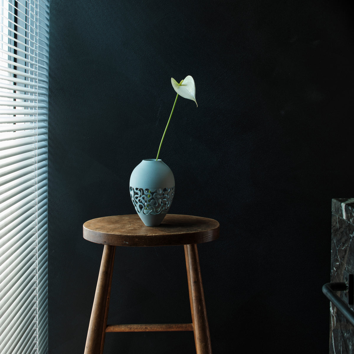 フラワーベース　NB2 Fine Edition　花瓶　花器　3Dプリント　3Dプリンター　インテリア　ガラス　プラスチック　使用イメージ　リビングGogoCollective　GoGo1122